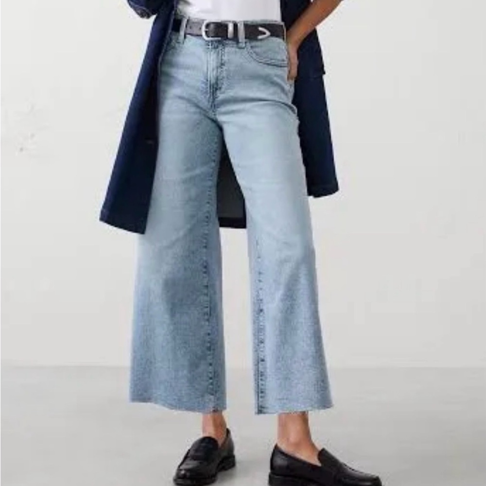 Banana Republic Premium Denim Wide-Leg crop raw hem Jeans 29” inseam; size 30L
